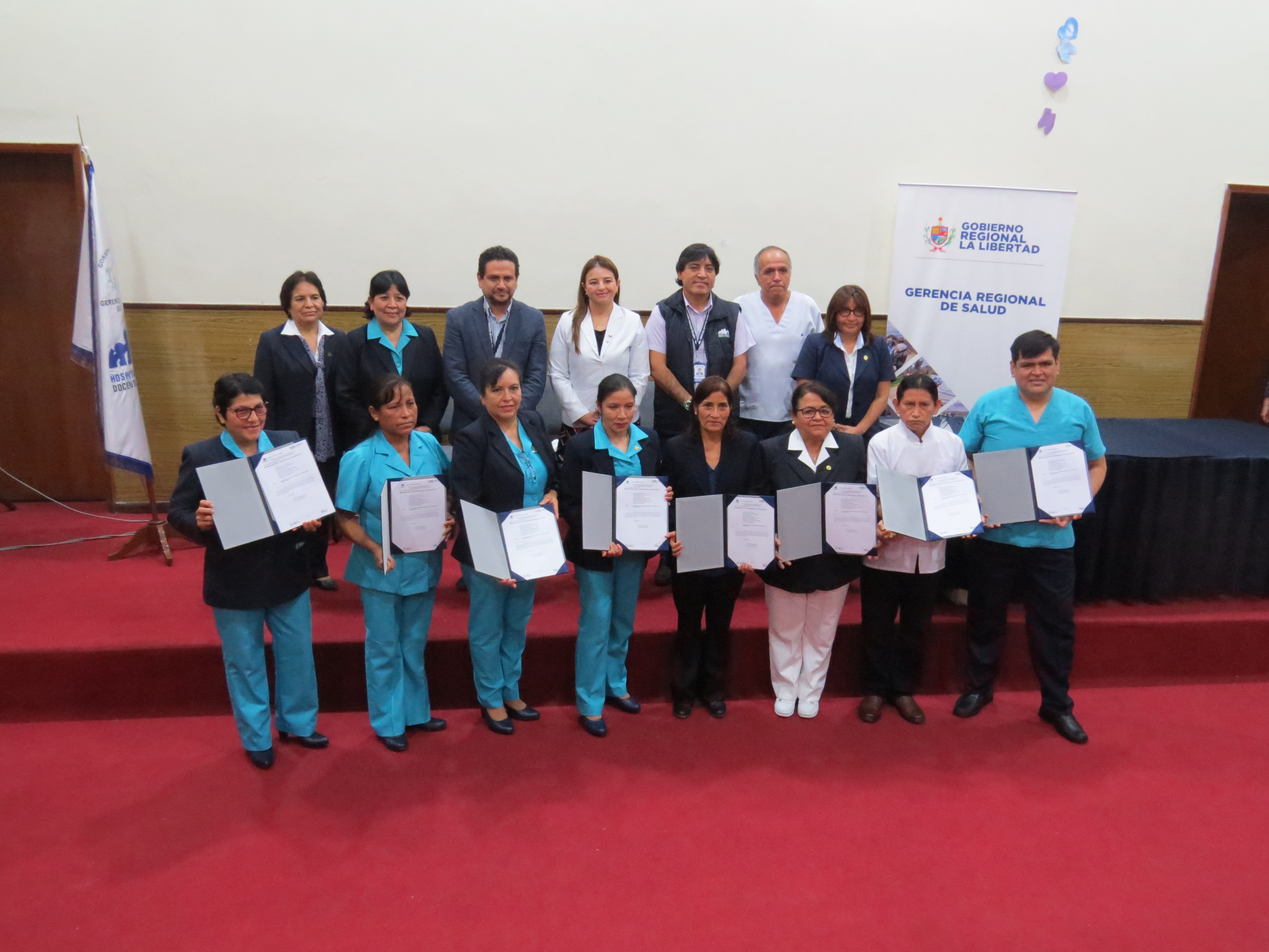 ENTREGA DE RESOLUCIONES DE CAMBIO DE GRUPO OCUPACIONAL Y LINEA DE CARRERA A TRABAJADORES ASISTENCIALES EN EL HOSPITAL REGIONAL DOCENTE DE TRUJILLO